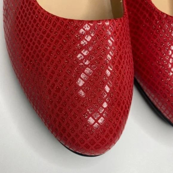 Trotters Fab Red Almond Toe 2” Pump Heel Sz 9.5 - Picture 7 of 13
